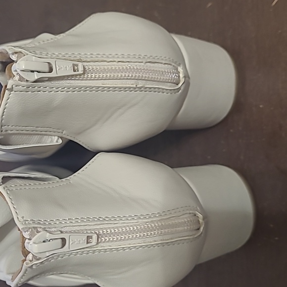 shoe/ sandal NWOT - Picture 3 of 3